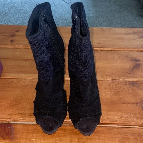 Fergie All Black Lustin Booties - Picture 2 of 11